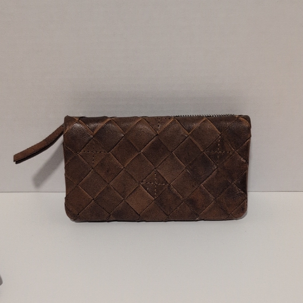 NWOT Vilenca Holland Brown Quilted Leather Clutch Wallet.